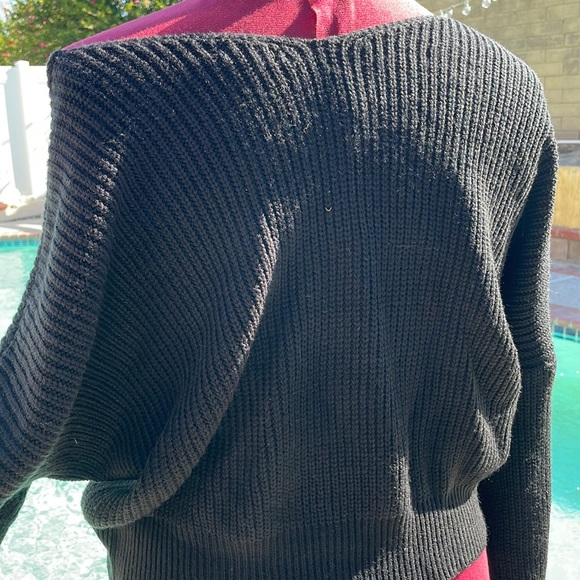 Cropped off shoulder sweater - Picture 6 of 8